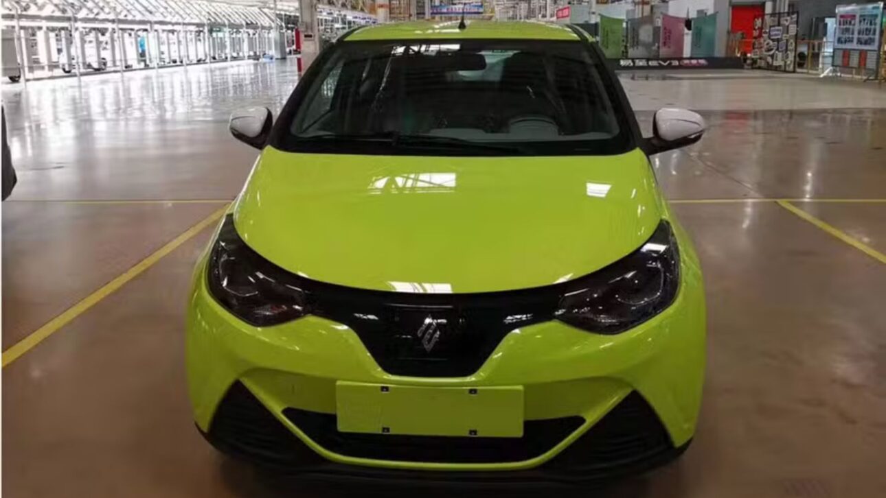 Emova Easy chega por R$ 69.990, promete 201 km de autonomia e amplia disputa entre os carros elétricos mais baratos do Brasil.