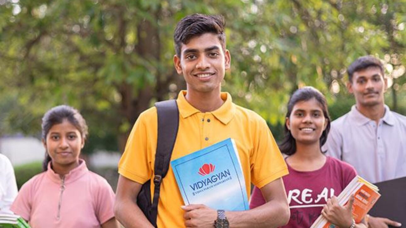 Filho de agricultor na Índia, Anurag Tiwari tirou 98,2% no CBSE e conquistou bolsa integral na Cornell University.