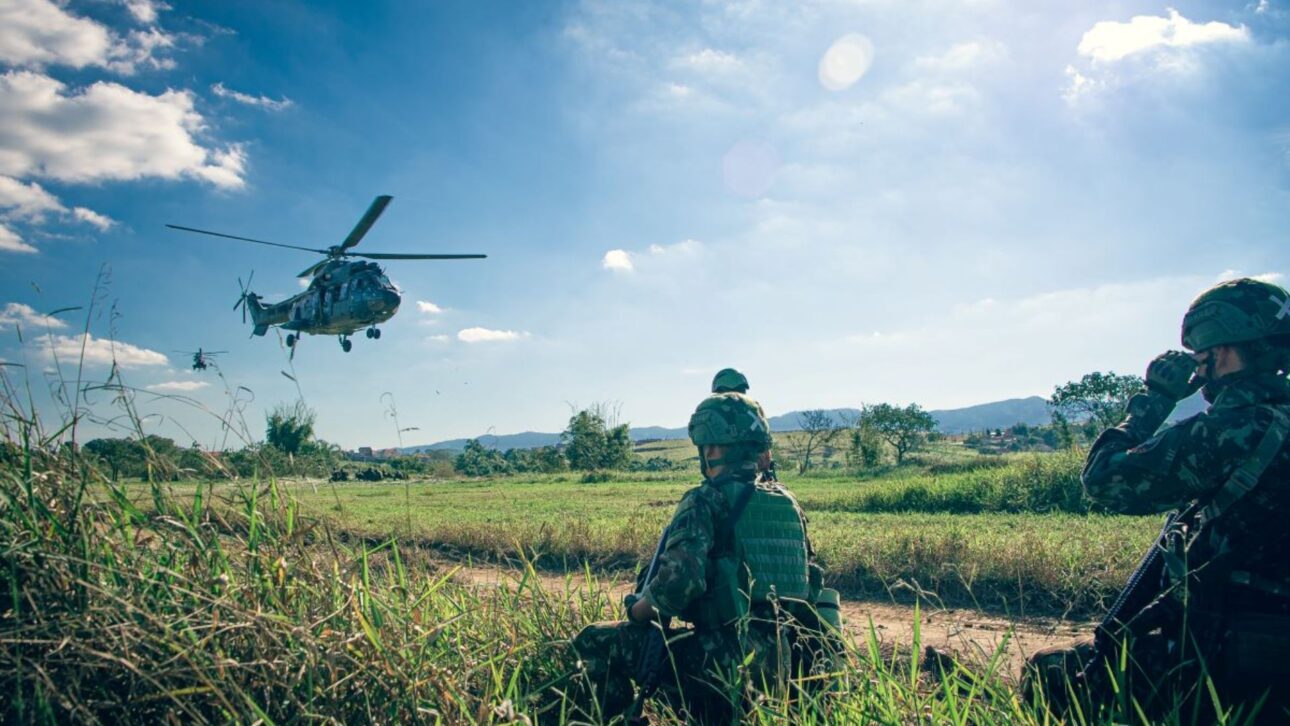 Exército mobiliza 1,1 mil militares, viaturas, helicópteros e equipe antidrone em operação decisiva no Vale do Paraíba.