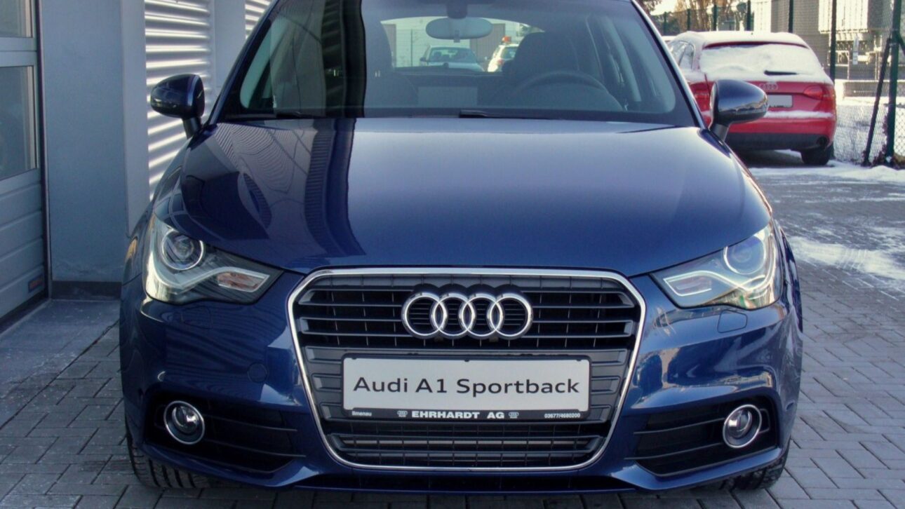 Audi A1 Sportback 2014 tem motor 1.4 TFSI de 185 cv, câmbio S-Tronic e preço menor que Mobi e Polo 0 km.