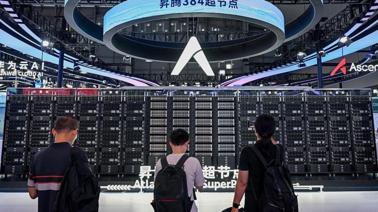 China prepara plano de US$ 295 bilhões para IA, com data centers, chips locais e impacto na disputa tecnológica com os EUA.