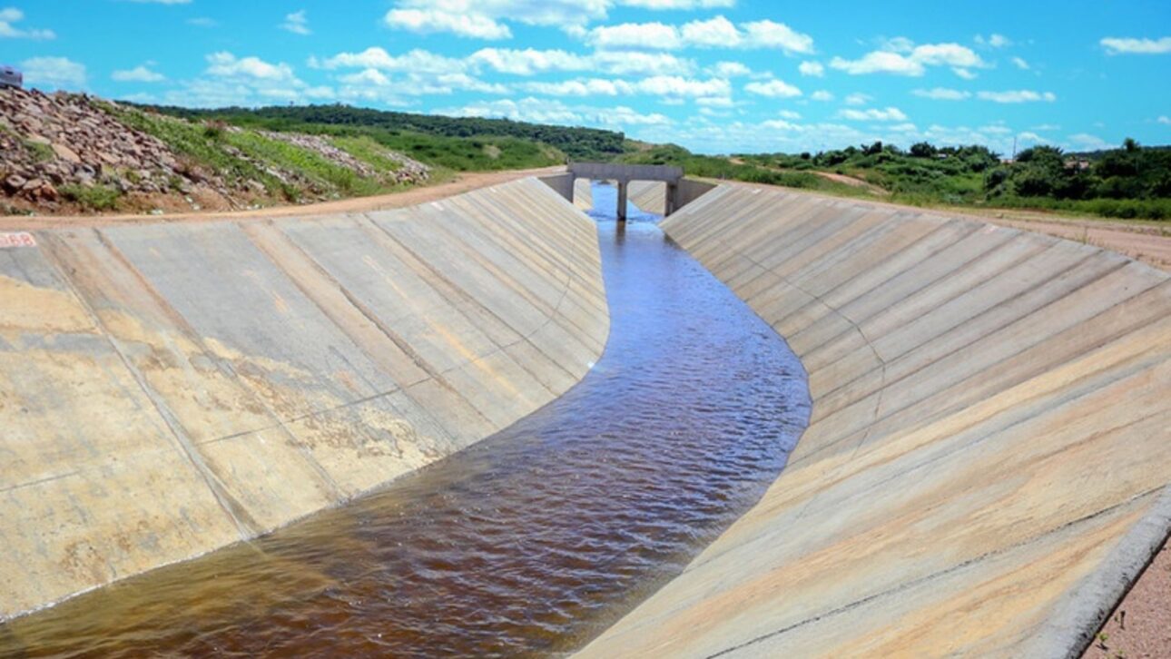 Maior obra hídrica do Brasil leva água do Rio São Francisco a 12 milhões de pessoas em 390 municípios do Nordeste.