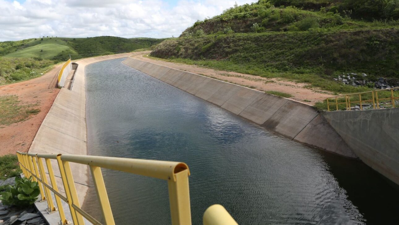 Maior obra hídrica do Brasil leva água do Rio São Francisco a 12 milhões de pessoas em 390 municípios do Nordeste.