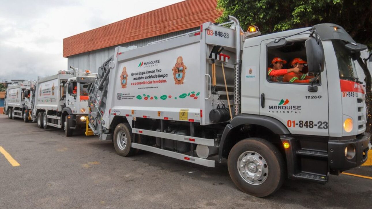 Prefeito de Manaus entrega caminhões de lixo, anuncia 500 garis e reforça limpeza pública com ato simbólico na capital.