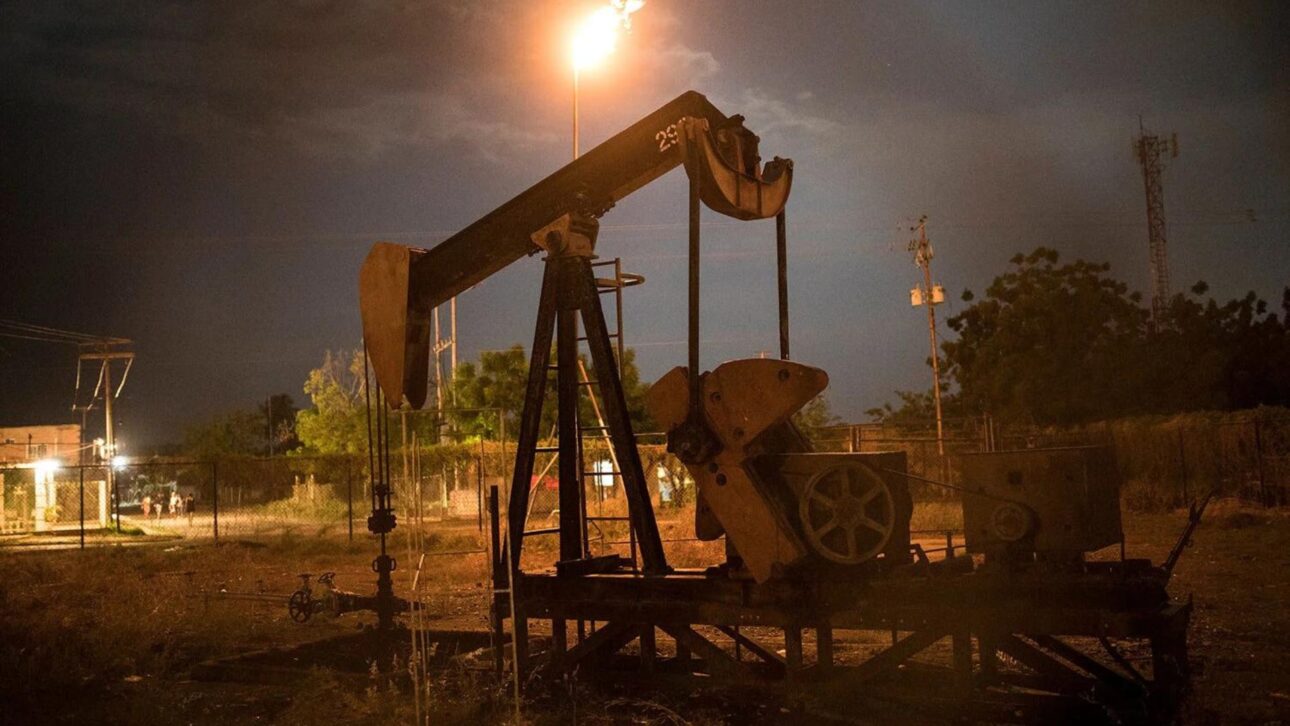 Entenda como a Venezuela saiu do auge petrolífero e de uma das maiores rendas per capita do mundo para uma crise econômica profunda.