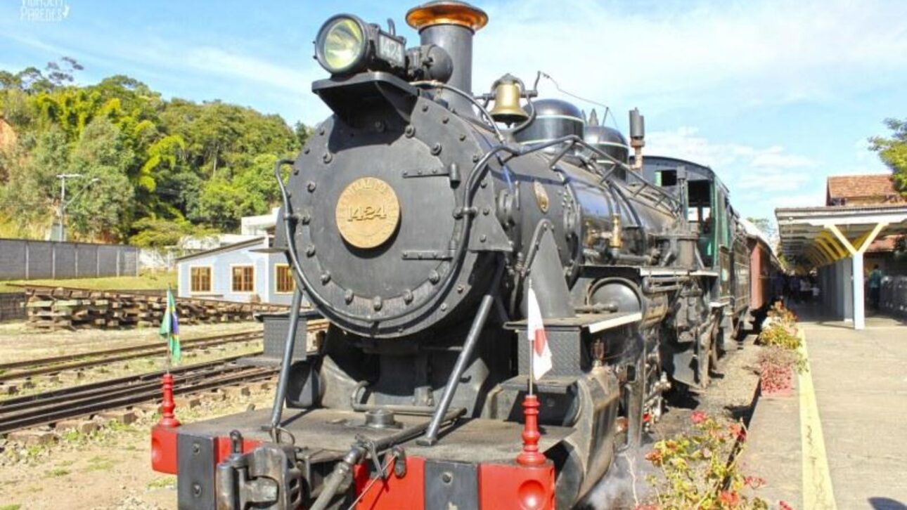 Trem das Águas leva turistas pela Serra da Mantiqueira em Maria Fumaça de 1927 com música ao vivo e parada histórica.