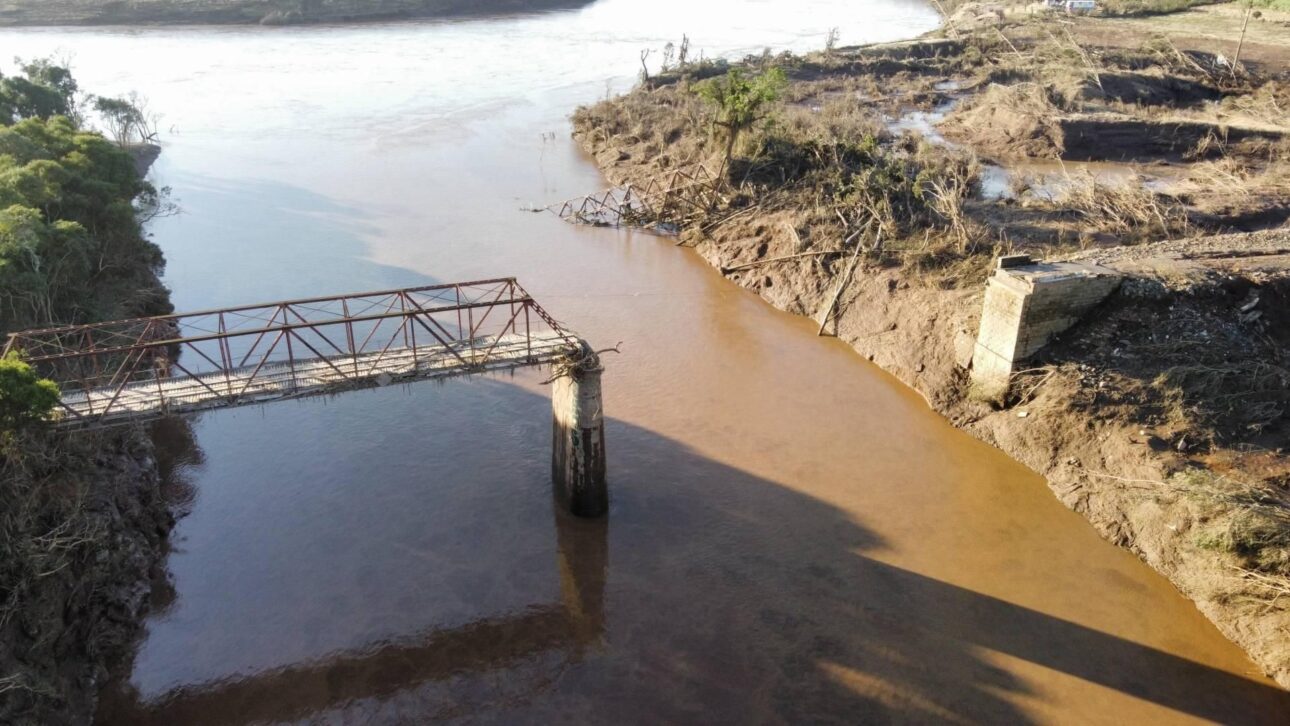 Ponte de Ferro volta a ligar Lajeado e Arroio do Meio após enchente, com novo vão metálico e reconstrução emergencial.