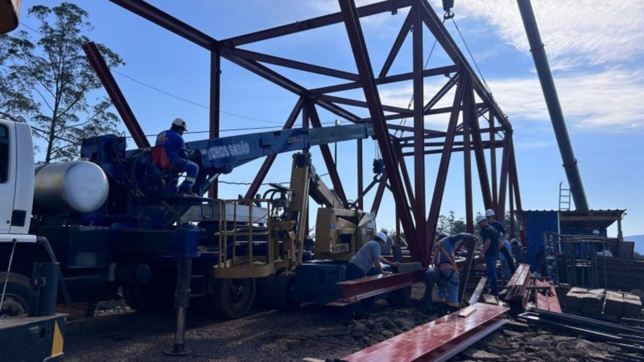 Ponte de Ferro volta a ligar Lajeado e Arroio do Meio após enchente, com novo vão metálico e reconstrução emergencial.