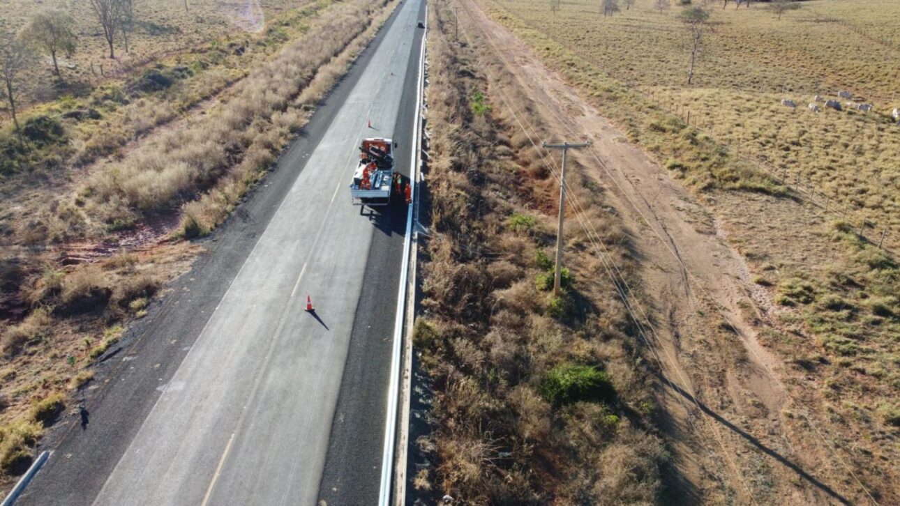 BR-030/BA avança no oeste da Bahia com 88,6 km pavimentados, R$ 254 milhões investidos e entrega prevista para 2026.