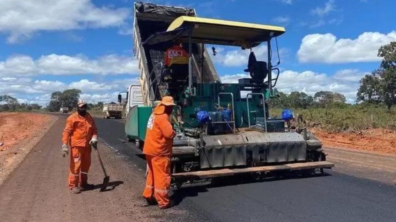 BR-030/BA avança no oeste da Bahia com 88,6 km pavimentados, R$ 254 milhões investidos e entrega prevista para 2026.