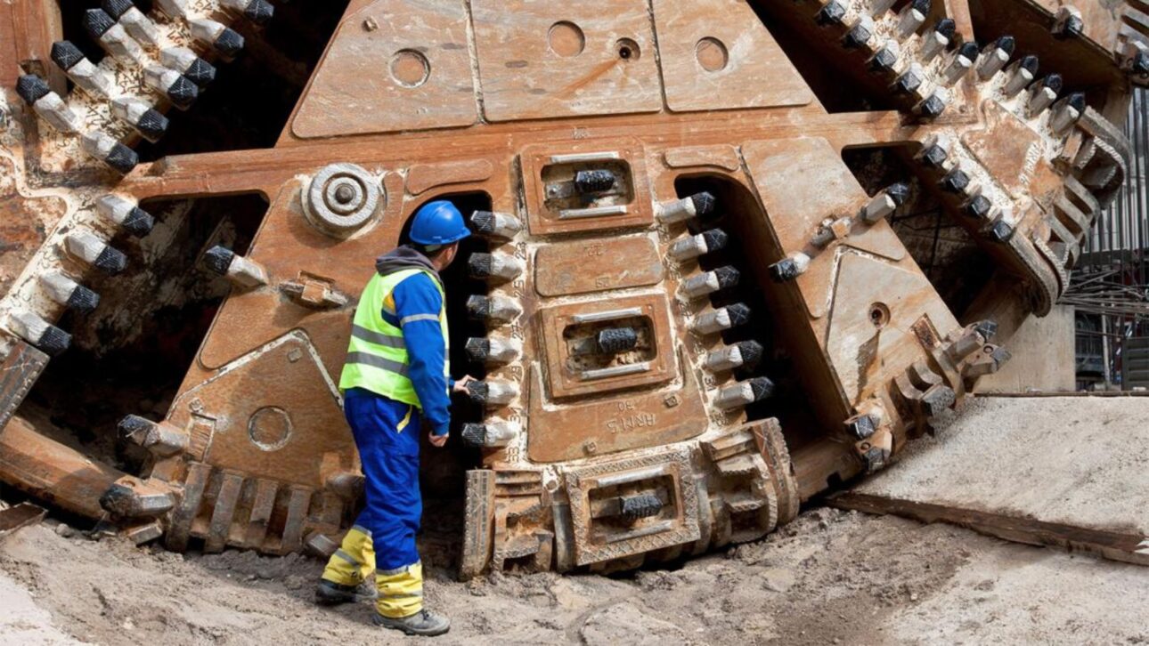 Tuneladora alemã de US$ 76 milhões abrirá túnel de 8 km sob San José para expansão do BART no Vale do Silício.