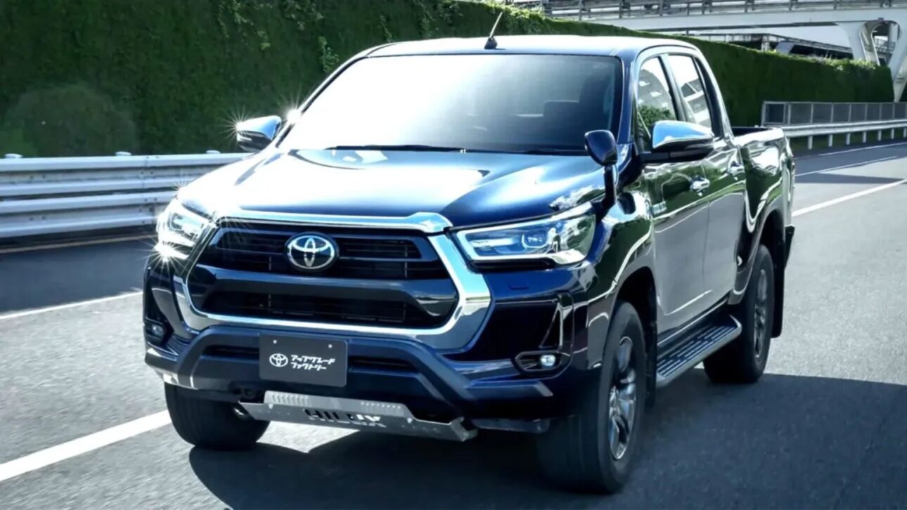 Toyota cria acessório para Hilux que promete reduzir vibrações e melhorar estabilidade com aletas de 5 mm sob a picape.