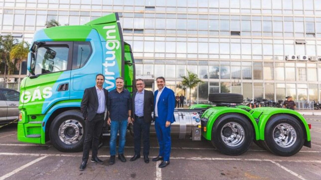 Biometano abastece caminhões em 8 minutos, alcança até 700 km e surge como alternativa ao diesel no transporte rodoviário brasileiro.