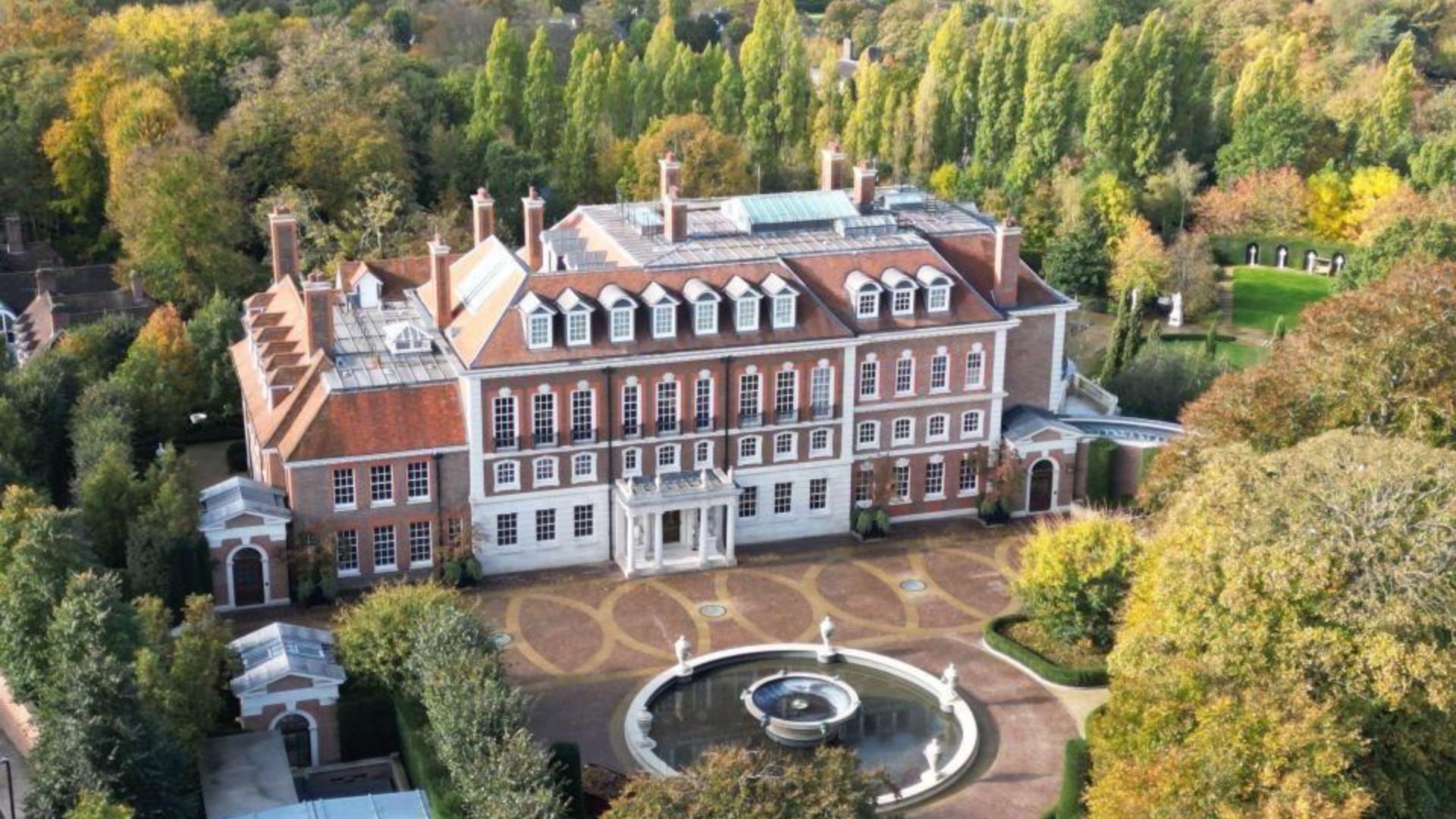 Mansão Witanhurst, em Londres, tem 8,3 mil m², vila subterrânea, 65 cômodos e ligação atribuída ao russo Andrey Guryev.