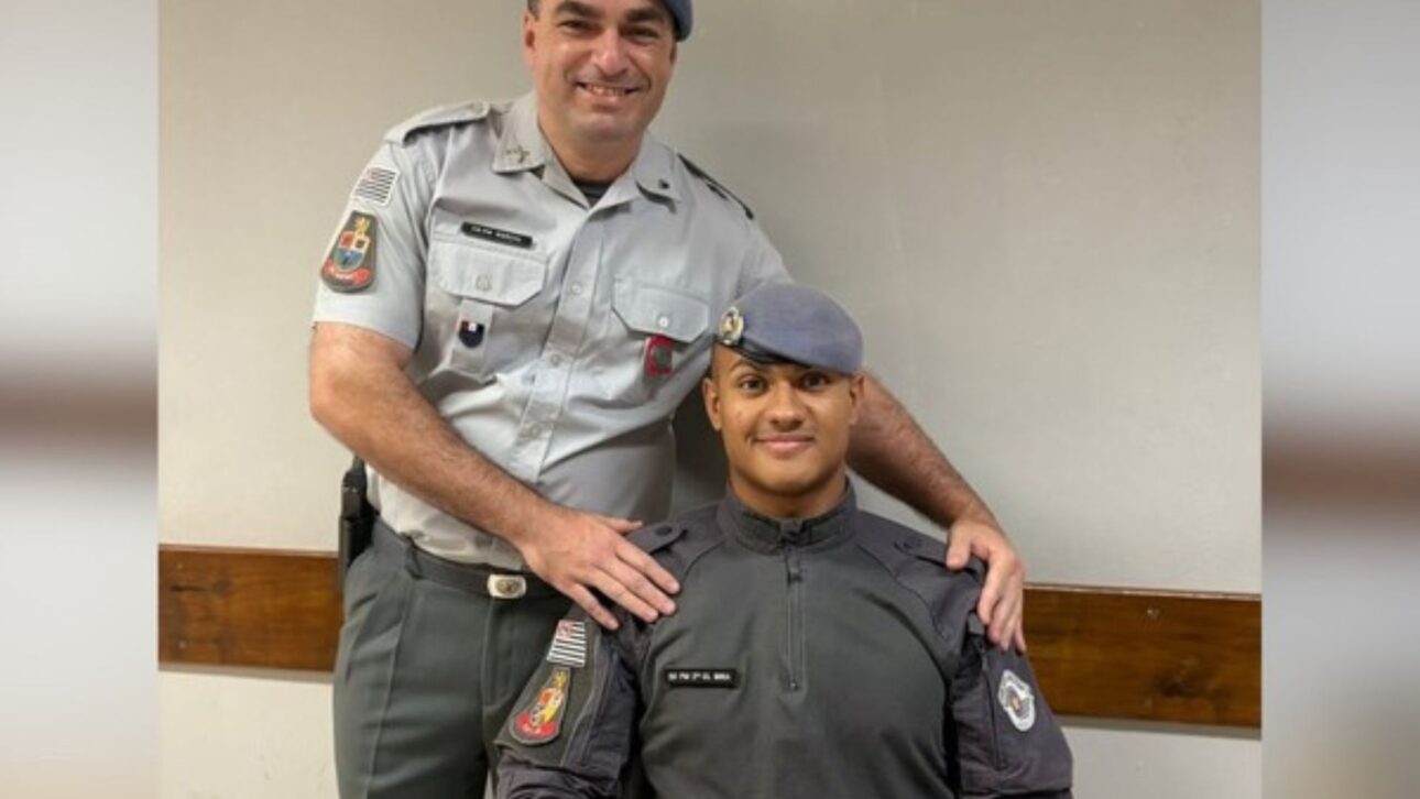 Ex-aluno do Proerd reencontra antigo instrutor ao iniciar carreira como soldado da PM em Presidente Prudente, no interior paulista.
