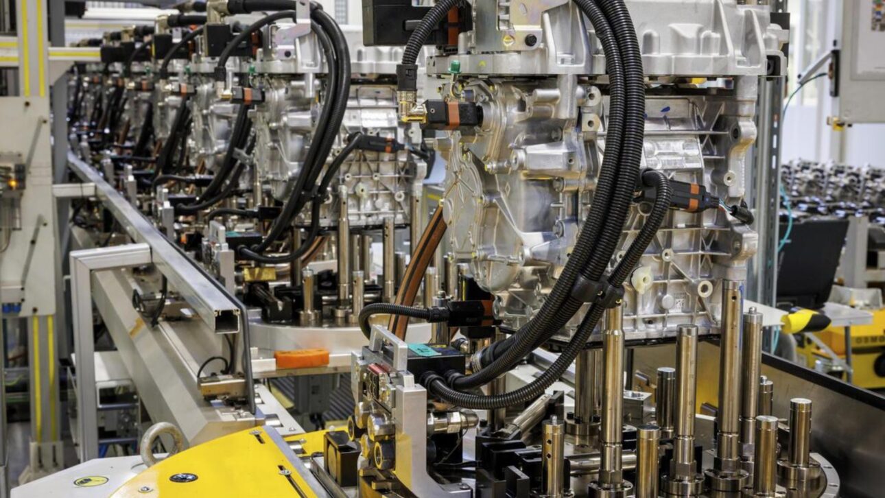 Linha de montagem em Cléon mostra a produção de motor elétrico da Renault ligada à parceria com fornecedora da China. (Imagem: Renault Suisse)