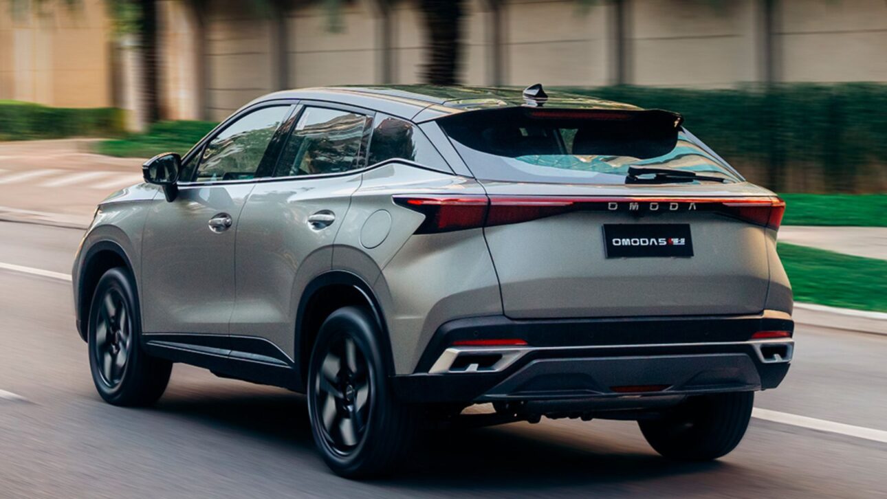 Omoda 5 Prestige supera o Toyota Yaris Cross em teste real, faz 24,4 km/l, entrega 224 cv e custa até R$ 5 mil menos.