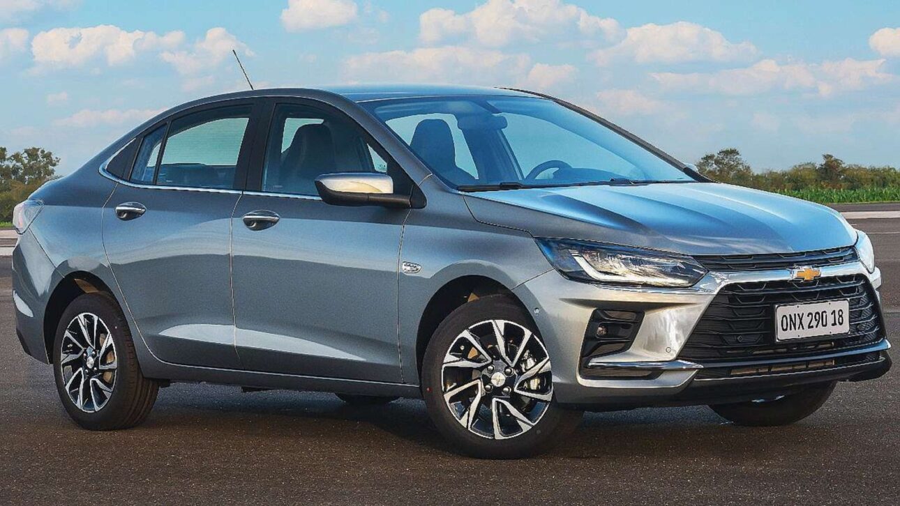 Chevrolet Onix Plus 2027 debuts ECO version with ethanol, does 11.1 km/l, has a 500-liter trunk, and costs R$ 103,990.