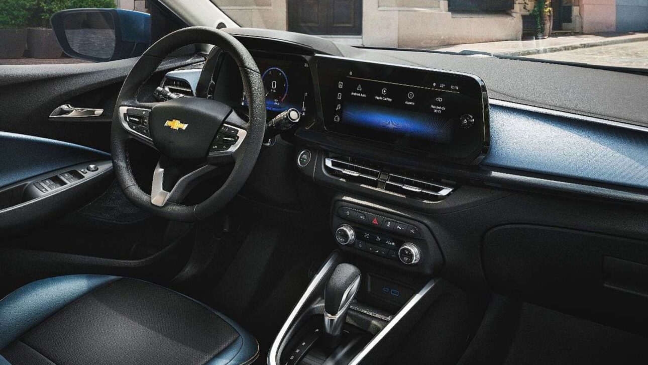 Chevrolet Onix Plus 2027 debuts ECO ethanol version, does 11.1 km/l, has a 500-liter trunk, and costs R$ 103,990.