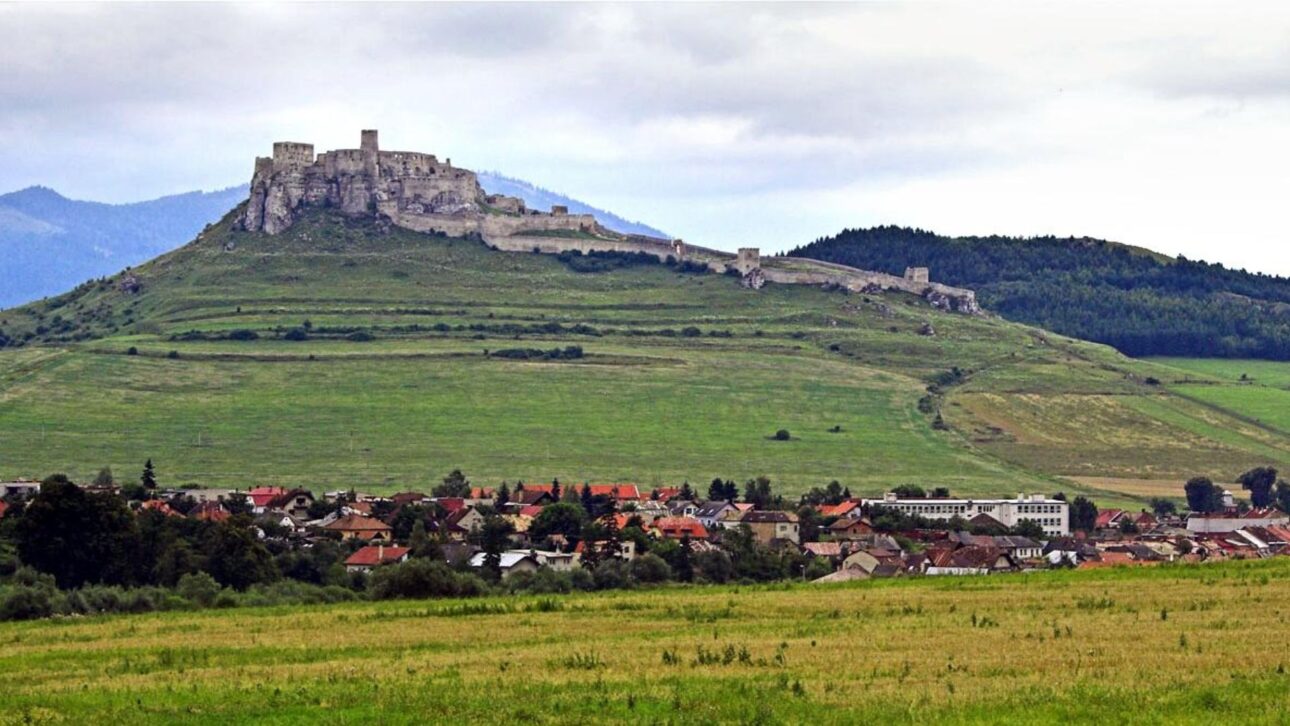 Castelos da Eslováquia reúnem patrimônio da UNESCO, lendas históricas, cenário de Nosferatu e vistas marcantes na Europa Central.