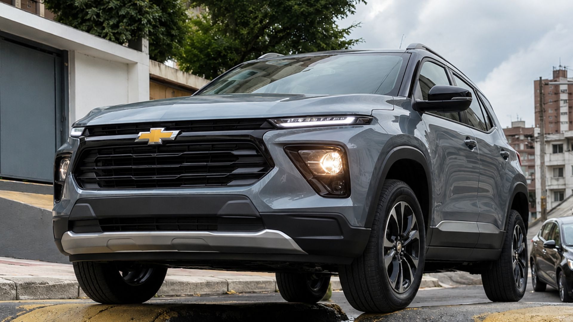 Não é a correia banhada a óleo: Chevrolet Sonic resolve reclamação de donos de Onix com mudança inédita no projeto, nova suspensão, tecnologia MTV nos amortecedores e consumo de até 14,8 km/l. Chevrolet Sonic resolve reclamação de donos de Onix. E não é a correia