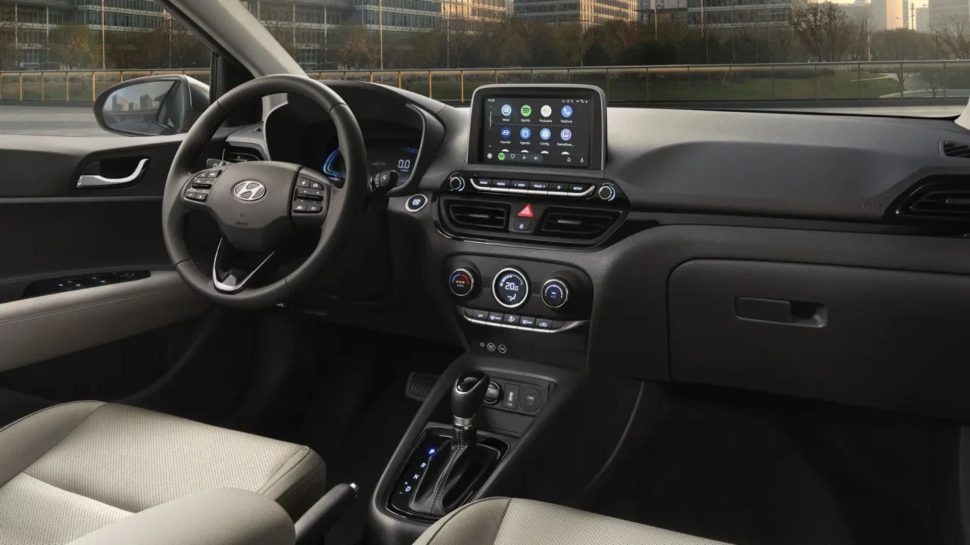 Hyundai HB20S 2026 lidera sedãs compactos em maio, supera Onix Plus, soma 5.205 vendas e tem motor turbo com consumo de até 15,2 km/l.
