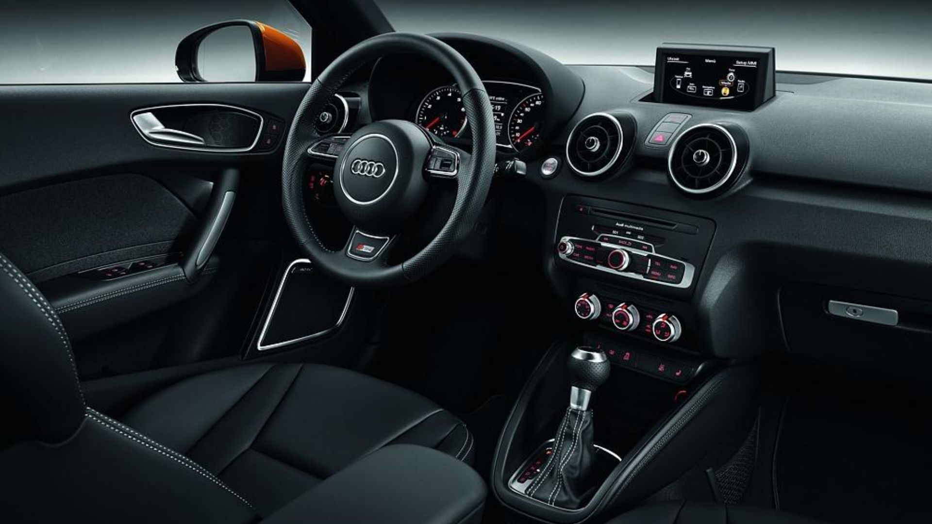 Audi A1 Sportback 2014 tem motor 1.4 TFSI de 185 cv, câmbio S-Tronic e preço menor que Mobi e Polo 0 km.