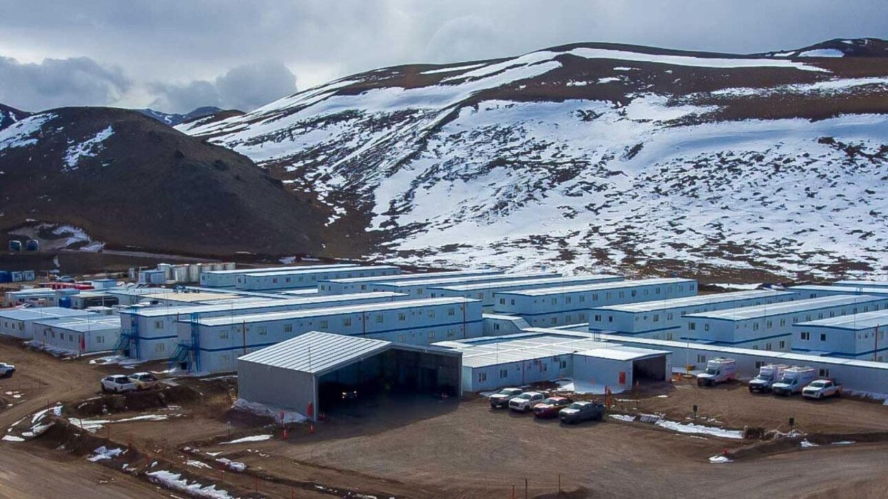 Projeto Vicuña terá campamento modular nos Andes, com 2 mil camas e obras para mineração de cobre em San Juan, na Argentina, em alta montanha.