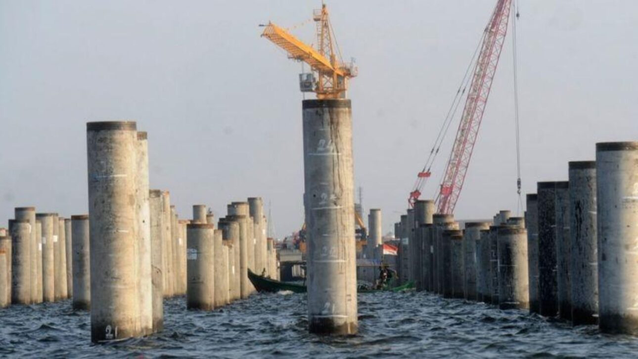 Entenda como fundações de ponte embaixo d’água sustentam toneladas, atravessam o leito e evitam falhas causadas pela erosão.