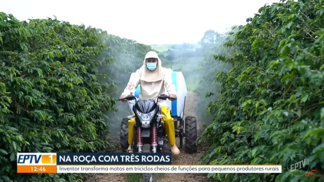 En el sur de Minas, José Carlos transforma motos comunes en un triciclo agrícola