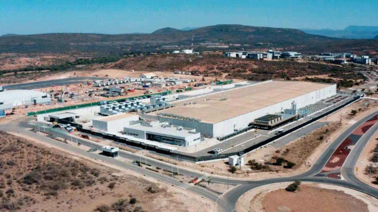Imagem aérea de um dos centros de dados da Microsoft localizado no município de Colón, em Querétaro, México, em 17 de junho de 2024. Thomson Reuters Foundation/Miguel Tovar