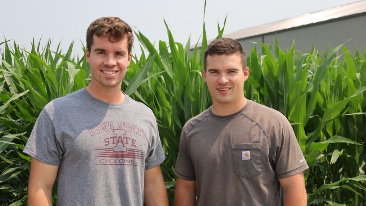 Jovem de Iowa usou Farming Simulator no YouTube para comprar fazenda e revelar nova porta da agricultura para quem sonha entrar no campo.