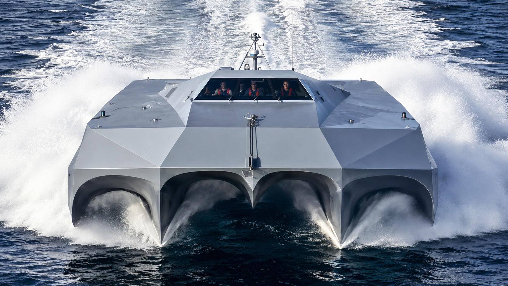M80 Stiletto foi um protótipo naval de fibra de carbono com cinco cascos, velocidade superior a 50 nós e design furtivo desenvolvido nos EUA.