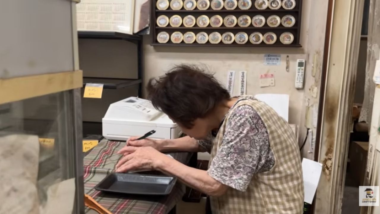 Padaria familiar em Fukuoka tem mãe de 84 anos, pães feitos à mão e preços baixos no Japão.