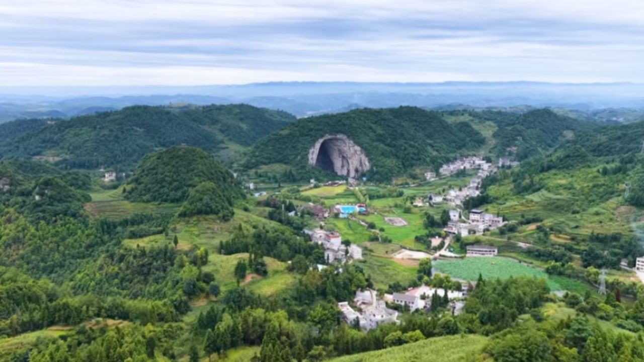 Qingxu Cave, in Guizhou, combines a natural bridge and giant karst formation with cars inside.