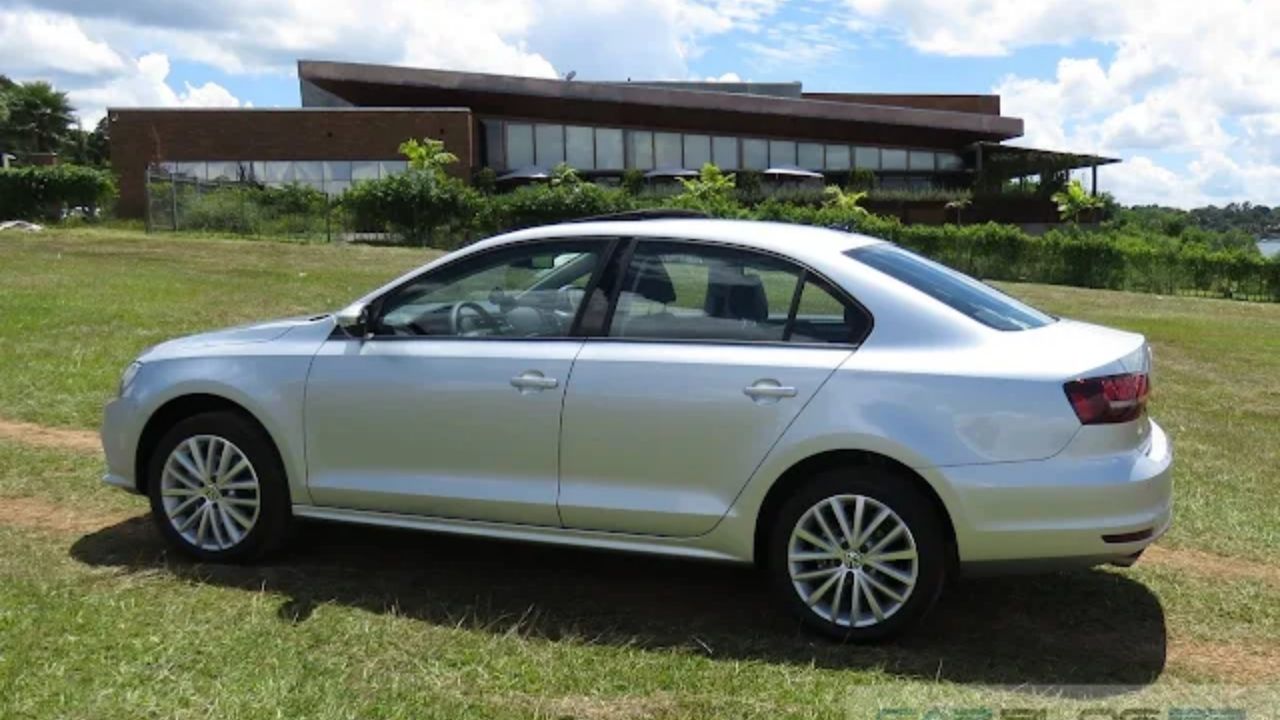 Volkswagen Jetta Comfortline 2016 tem motor 2.0, câmbio automático e porta-malas de 510 litros, mas exige cautela.