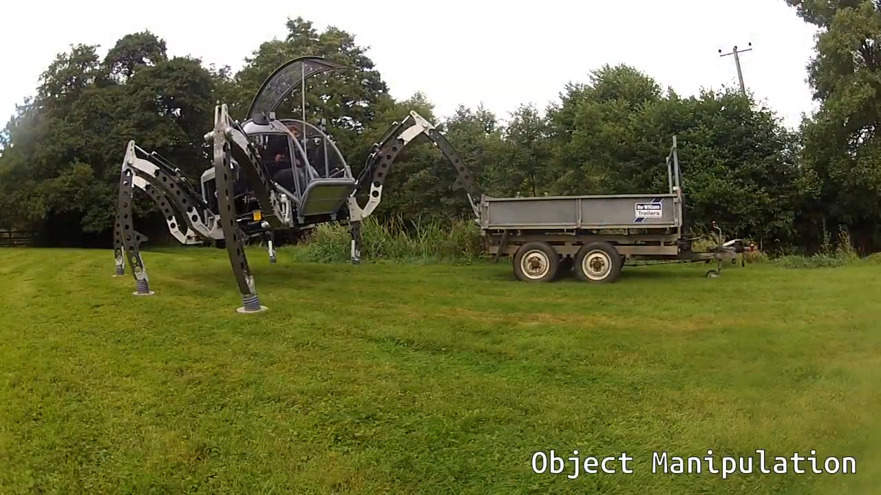 Mantis, criado por Matt Denton, pesa 1,9 tonelada, tem seis pernas hidráulicas e entrou para o Guinness como o maior robô hexápode pilotável do mundo.