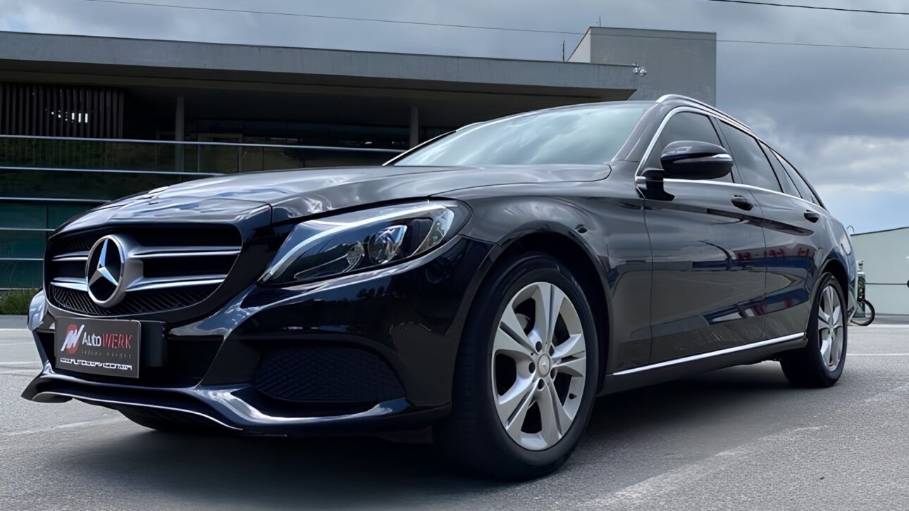 Sedán alemán con tracción trasera ostenta motor 1.6 turbo de 156 cv - Mercedes-Benz C180 Avantgarde 2015