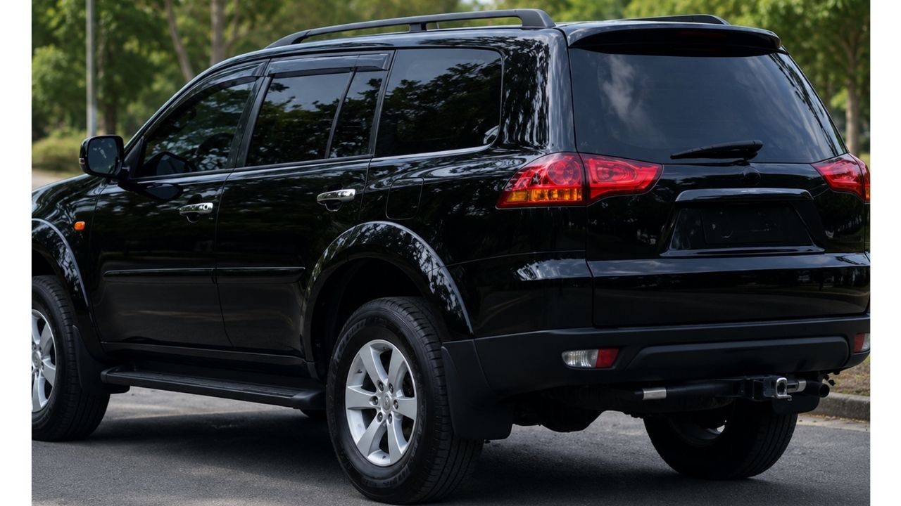Pajero with high mileage: seven-seater SUV, diesel engine, and 4x4 traction requires attention before purchase.