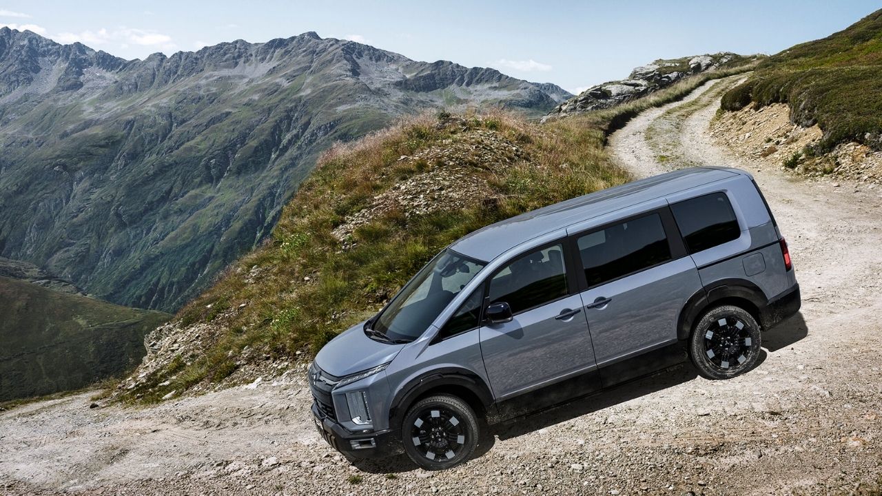 Mitsubishi Delica D:5 une diesel, 4WD e Japão em minivan familiar com preço convertido menor que SUV vendido no Brasil.