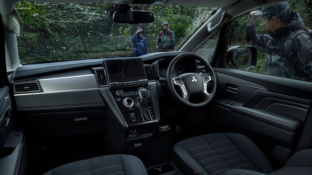 Mitsubishi Delica D:5 une diesel, 4WD e Japão em minivan familiar com preço convertido menor que SUV vendido no Brasil.