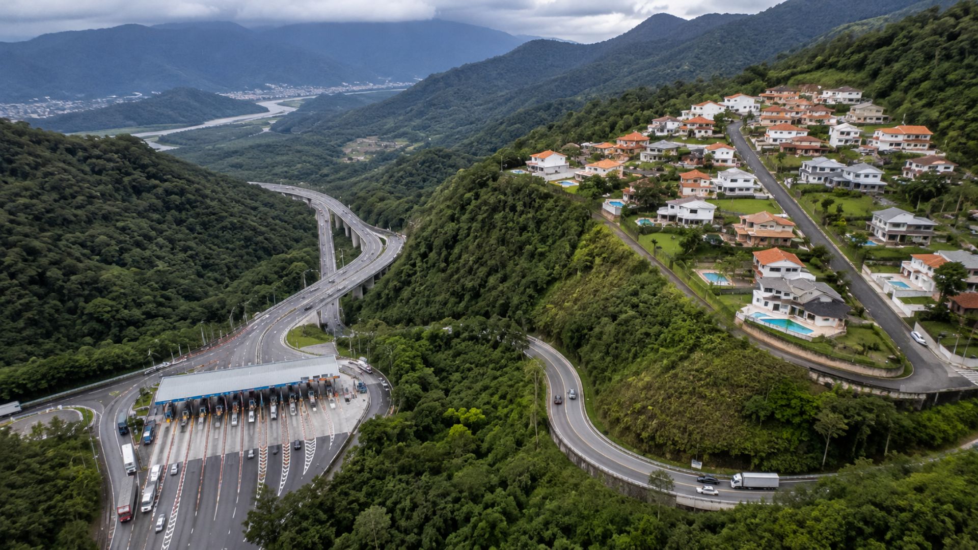 Moradores do Alto da Serra pagam R$ 24 de pedágio e descem 16 km de serra até o retorno em Morretes; entenda por que os retornos do bairro foram bloqueados.