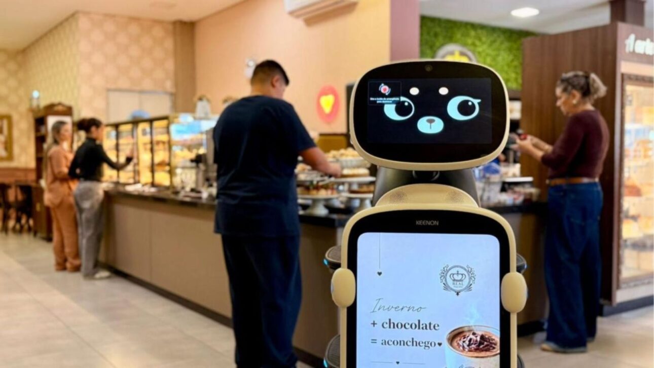 First waiter robot in a bakery in Santa Catarina, “Chico” started serving customers at Panifício Real