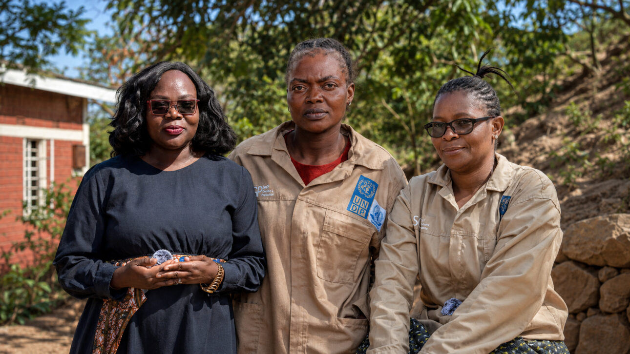 Mulheres de Bangwe que mudaram a realidade com renda diária através de adubo.
