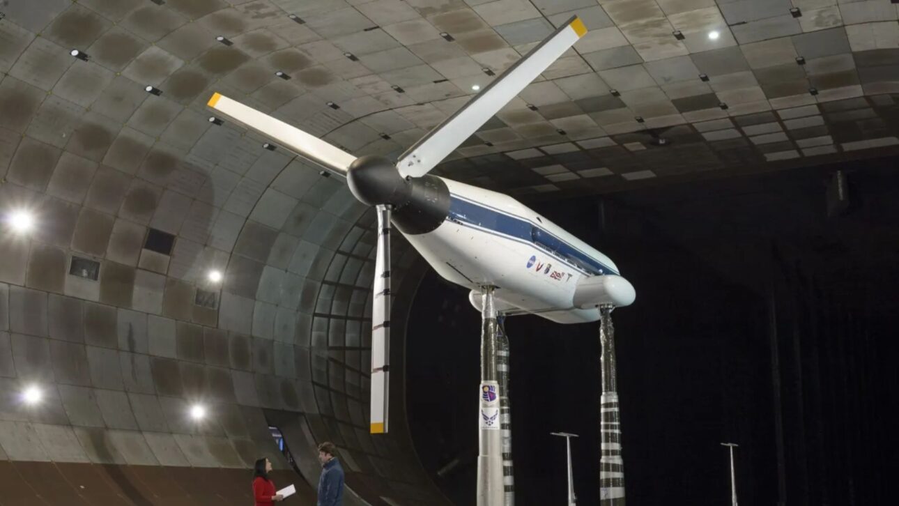 A NASA conclui a obra de seu primeiro grande túnel de vento em mais de 40 anos, instalação vertical que prepara voos humanos à Lua e a Marte.