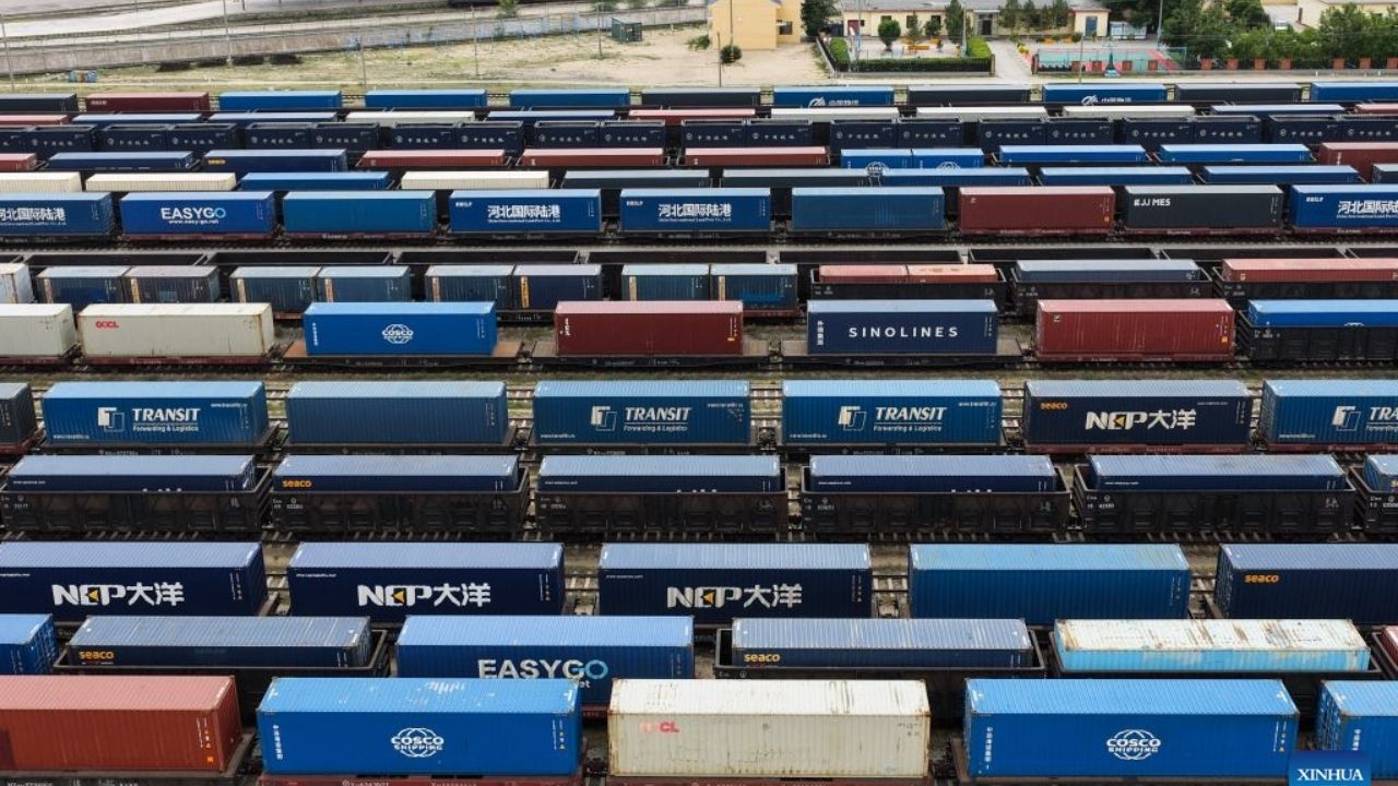 Trens China-Europa passam pelo Porto de Erenhot, na Mongólia Interior, com 75 rotas e reforçam o corredor central.
