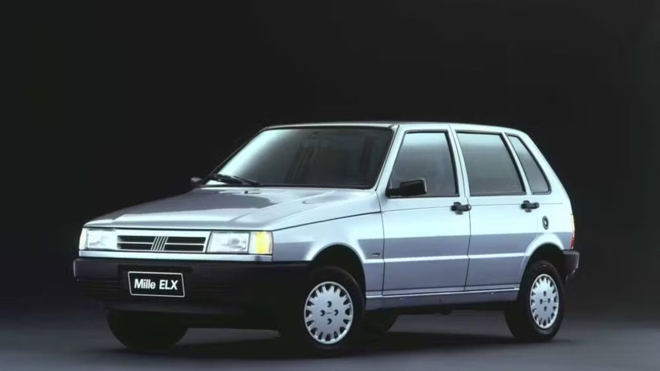 Várias versões do Fiat Mille ficaram marcadas pelos preços baixos nos anos 1990 e começo dos anos 2000 — Foto: Divulgação / Stellantis