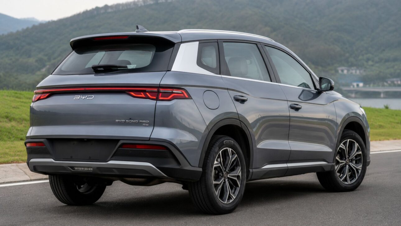 Is the BYD Song Pro worth it? The Anderson Sincero channel says no, and the R$ 47,000 price cut confirms the plug-in hybrid's depreciation in the Fipe table.
