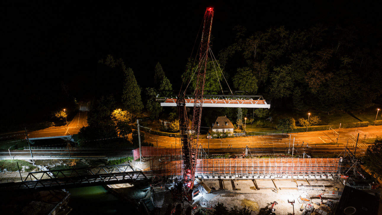 obra com uma ponte de 255 toneladas