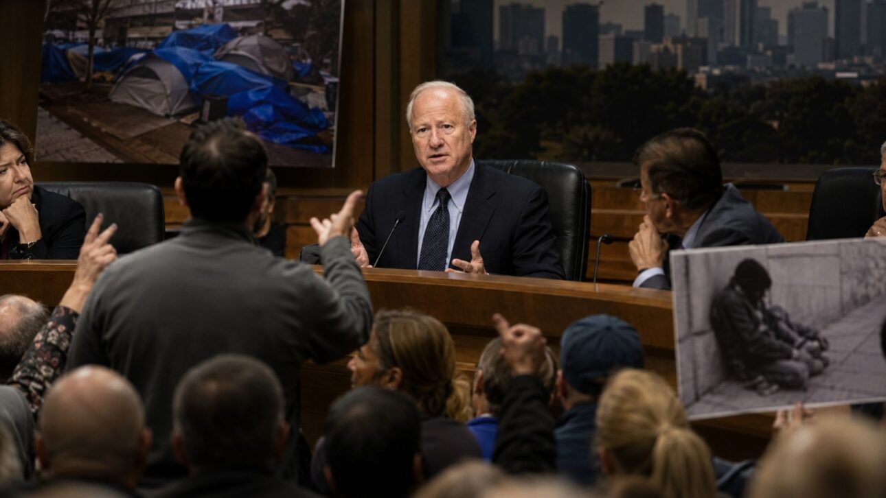 Prefeito se disfarça de morador de rua: Mike Coffman passou 7 dias na situação de rua em Aurora e dividiu a cidade sobre a política para população de rua.